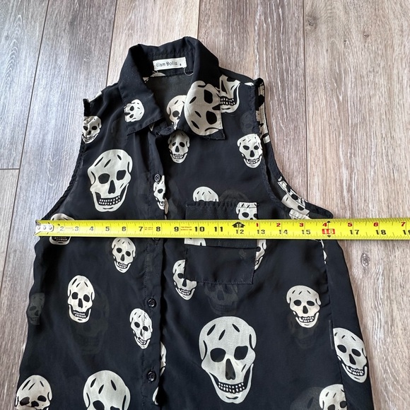 🛍️ Glam Dollz Black with white 💀 skulls button down shirt & ties bottom - Picture 2 of 7
